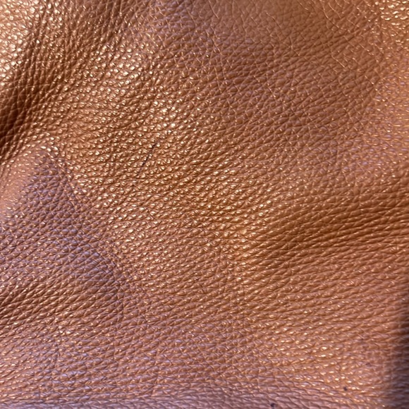 Tory Burch crossbody w removable strap in tan grained leather - Picture 4 of 7